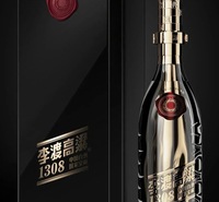 手工吹制：每一瓶李渡高粱1308·万里挑一的酒瓶都是手工吹制而成，这种传统而精湛的工艺使得每一瓶酒都